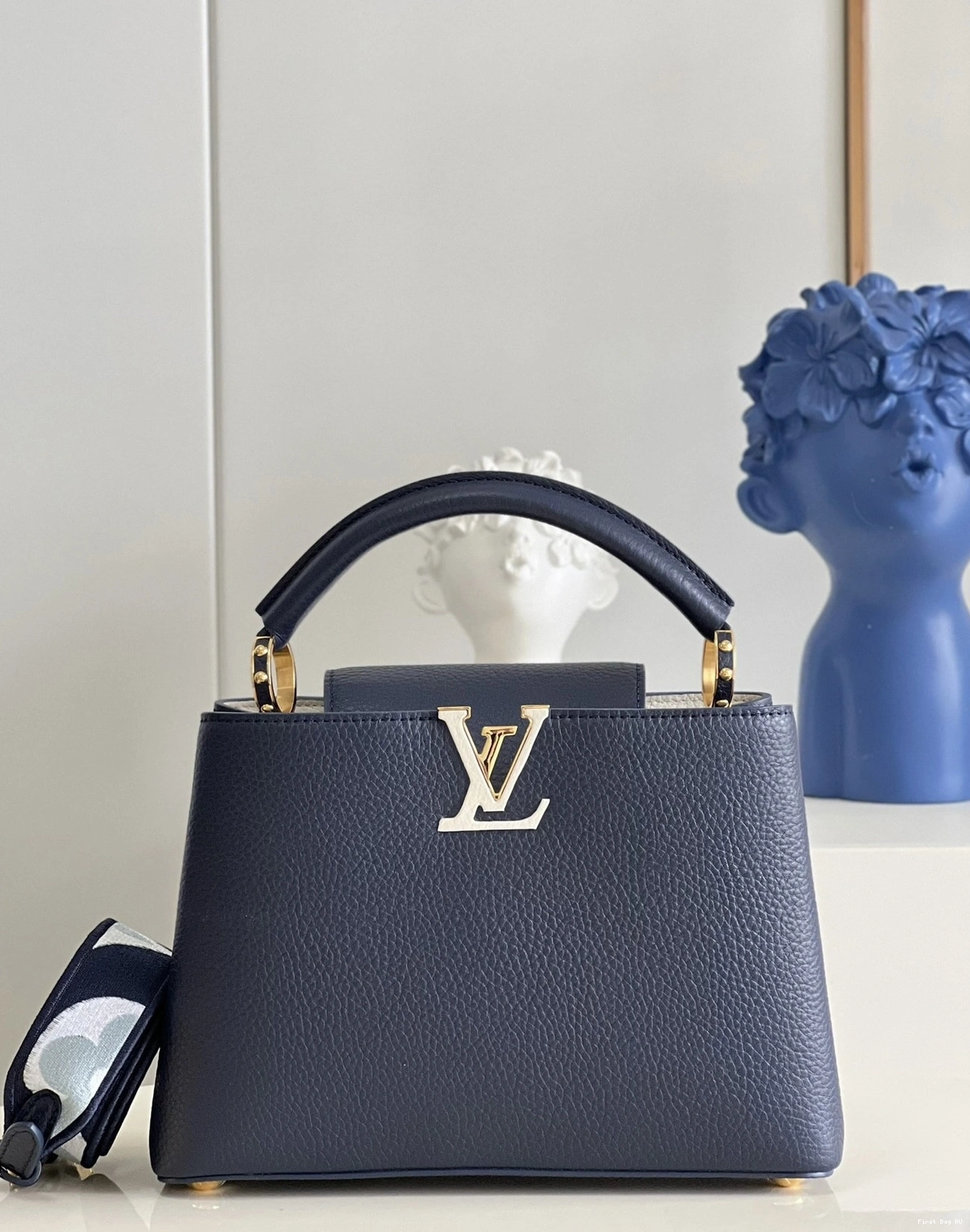 First bag VUITTON CAPUCINES LOUIS BB 0816